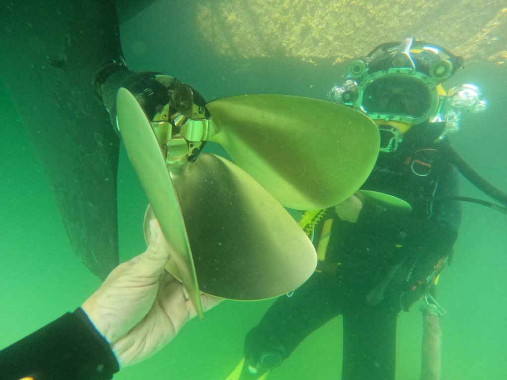 Sustitución palas hélice - Mar de Fons