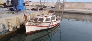 Reflote de embarcación tipo menorquina en Port de Premià