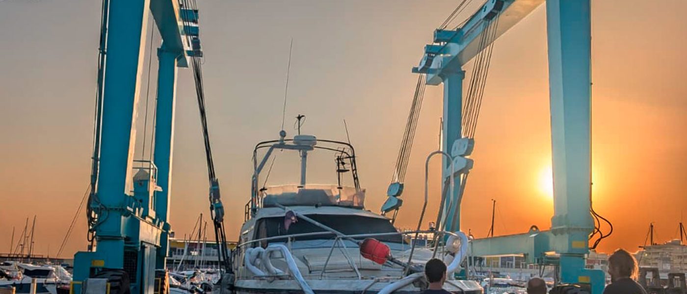 Reflote embarcación en Segur de Calafell